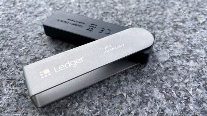 Ledger запустил спорный сервис восстановления доступа к кошельку