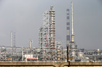 Нефтеперерабатывающий завод и нефтепровод "Дружба" Нефтеперерабатывающий завод и нефтепровод "Дружба"