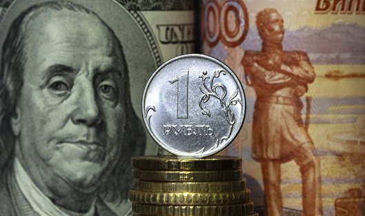 Рубль снизился перед выходными