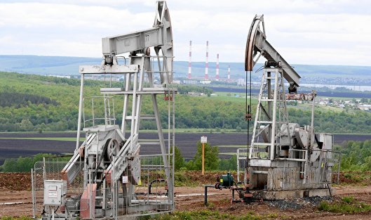Котировки нефтяных фьючерсов снизились на данных по запасам