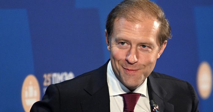 Мантуров: в РФ заблокировали продажу более 2 млрд небезопасных товаров