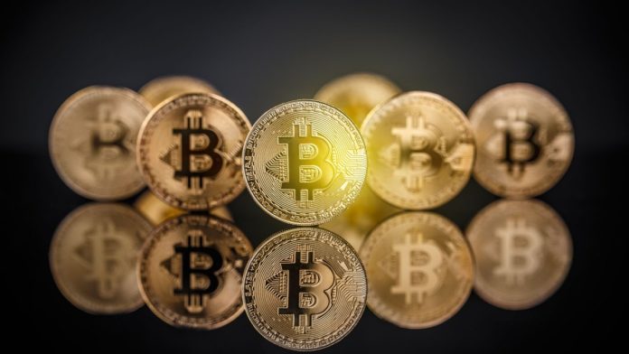BTC консолидируется на фоне роста активности на рынке деривативов