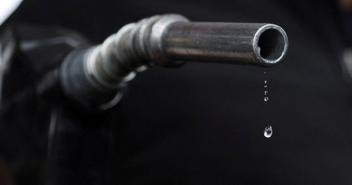 Власти назвали сроки решения перебоев с бензином в Крыму и новых регионах