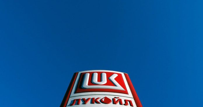 «Лукойл» сообщил об уходе Шамсуарова с должности первого вице-президента