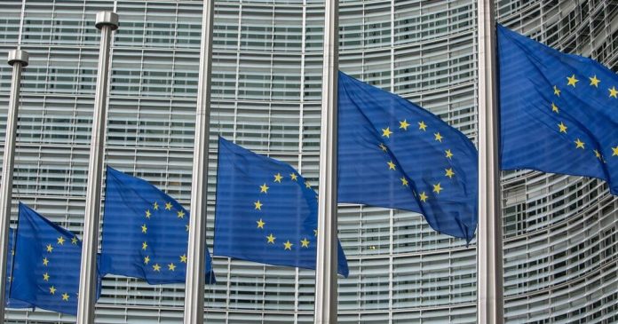 У Украины закончатся деньги до того, как ЕС одобрит кредит, пишут СМИ