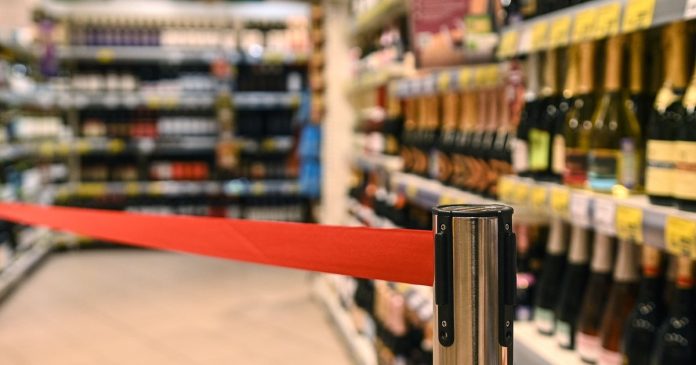 В ОНФ предупредили о рисках излишне жестких ограничений на продажу алкоголя