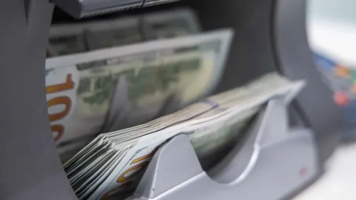 Курсы валют в обменниках Астаны и Алматы на 27 ноября