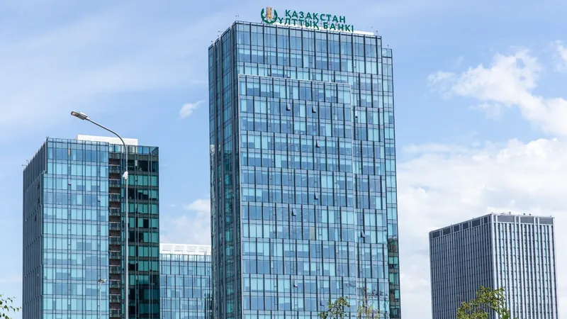 Нацбанк, как и ожидали эксперты, сохранил базовую ставку