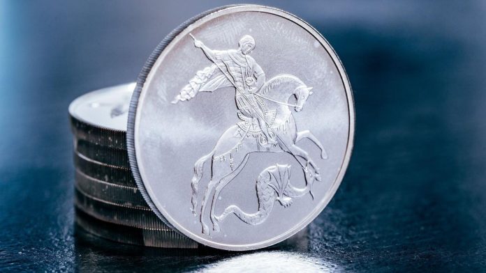 Цены на серебро впервые в истории превысили $70 за унцию