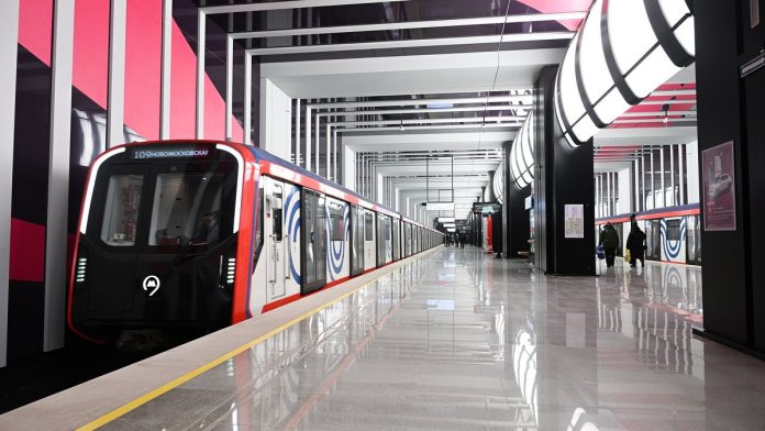 Метро, МЦК, наземный транспорт будут работать в Новый год и после боя курантов