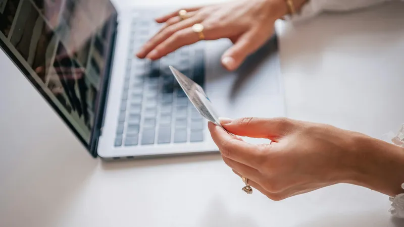 Ограничения по кредитам, биометрия и защита от мошенников: Мажилис принял поправки в закон о банках