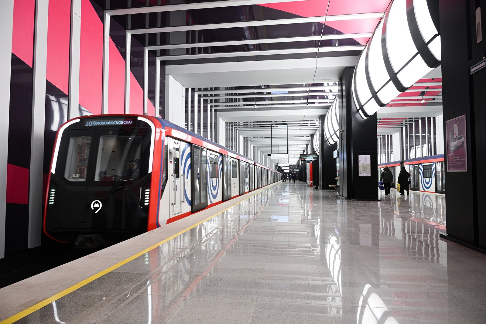 Метро, МЦК, наземный транспорт будут работать в Новый год и после боя курантов