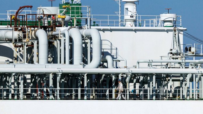 ТАСС: отбор газа из хранилищ Европы в декабре снизился на 2%