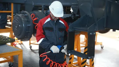 Завод, производство, люди на производстве, рабочие, цех, фото - Новости Zakon.kz от 26.01.2026 16:49