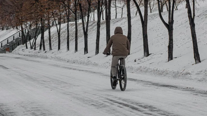 Метель и дождь обрушатся на запад и юг Казахстана 15 января
