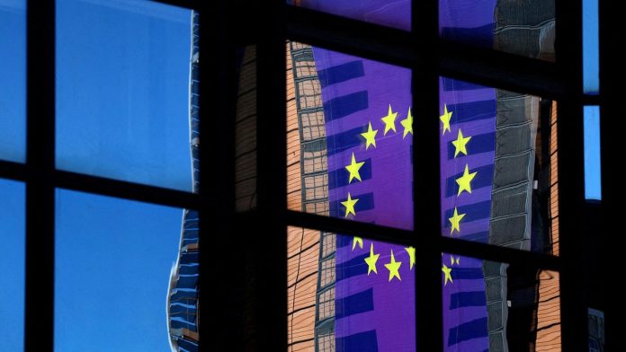 ЕК: ЕС не намерен выходить из соглашения с США по тарифам 15%