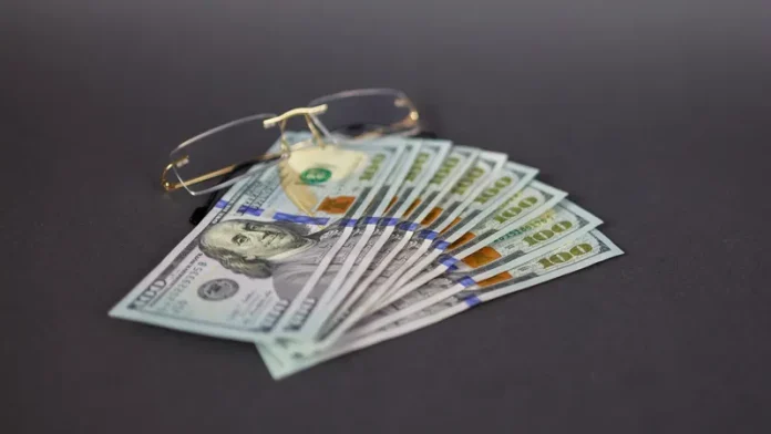 Тенге слабеет – не пора ли покупать доллары