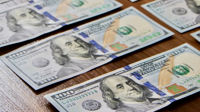 Курс доллара опустился на уровень 490 тенге на торгах 11 февраля