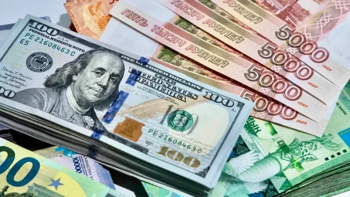 Доллар просел, рубль развернулся: что происходит с наличной валютой