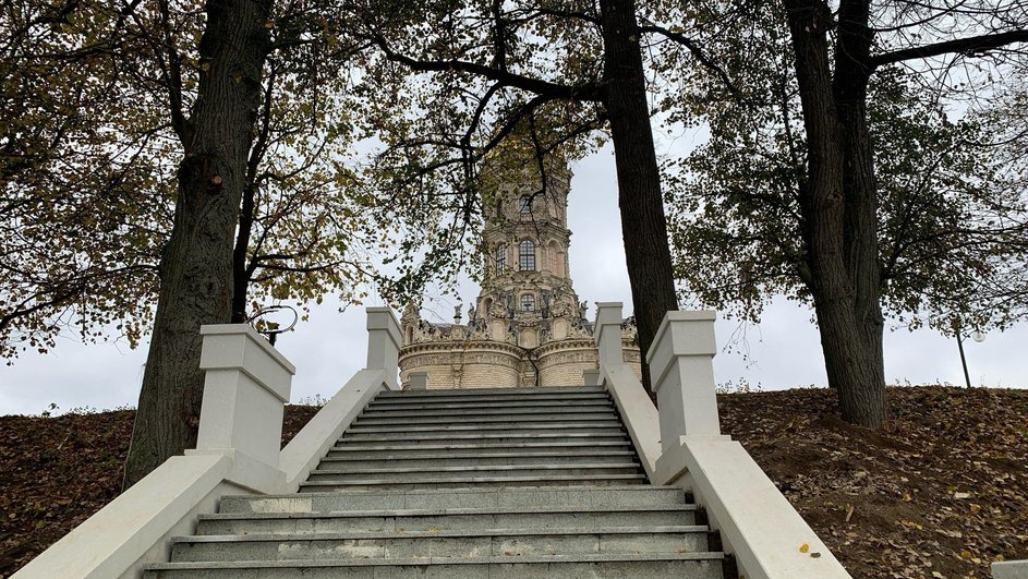 В усадьбе Дубровицы обустроили прогулочную зону В усадьбе Дубровицы обустроили прогулочную зону