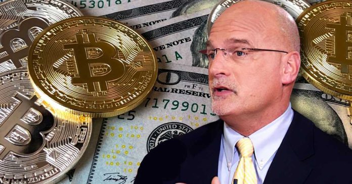 Майк Макглоун сказал, почему он не советует покупать биткоин-ETF • Happy Coin News