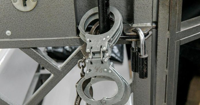 Суд заочно арестовал клиентов крупнейшей сети «бумажного» НДС