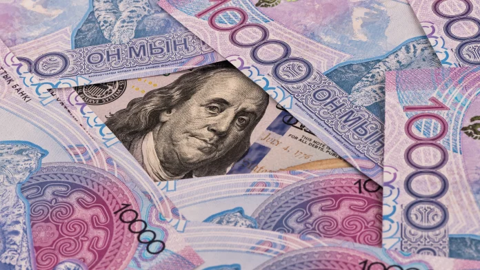 Доллар существенно подешевел на торгах 21 апреля