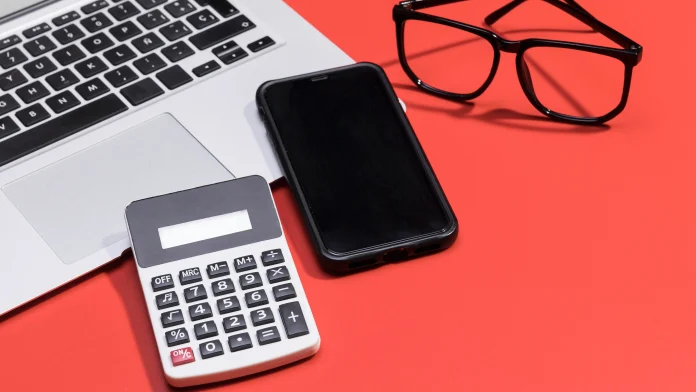 Просрочка по кредиту: казахстанцам напомнили о риске ареста счетов и запрета на выезд