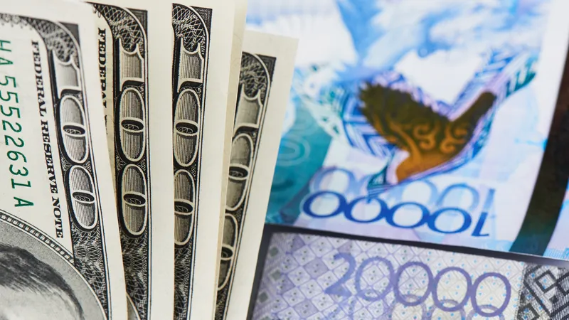 Курс доллара еще снизился на торгах 25 апреля