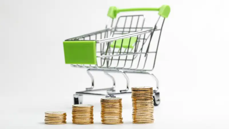 Аналитики подсчитали, сколько средних зарплат составляют кредиты казахстанцев