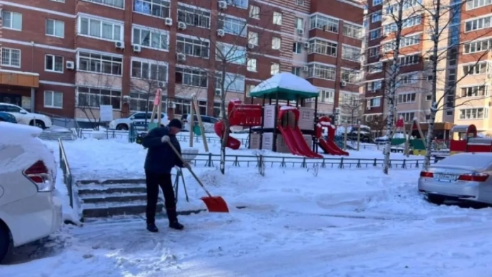 Сколько зарабатывают дворники в Москве: данные SuperJob