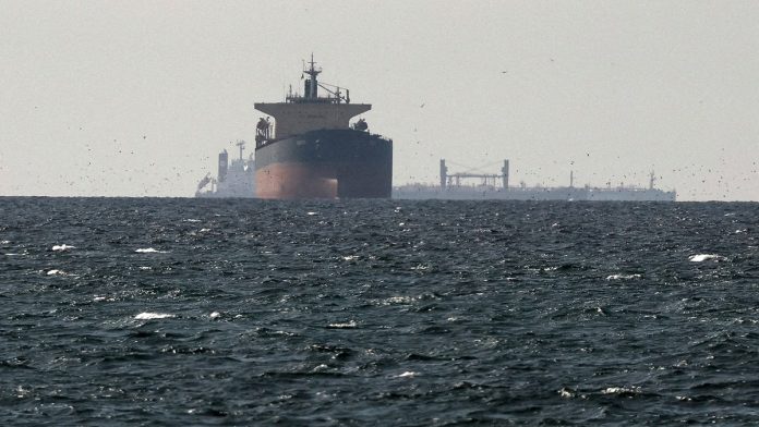 Reuters: США решили продлить разрешение на покупку российской нефти