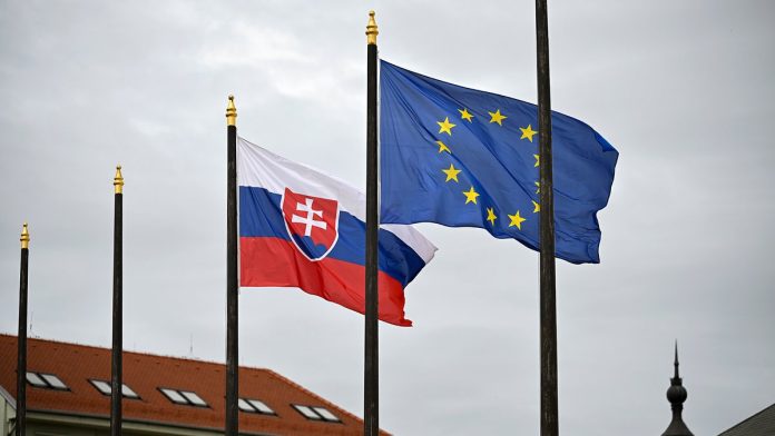 Вице-спикер парламента Словакии предсказал трудные экономические времена