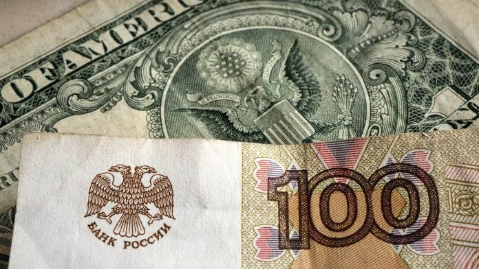 Курс рубля на 3 июня 2026 года: каким будет курс российского рубля к доллару другим валютам на биржах и в банках в этот день
