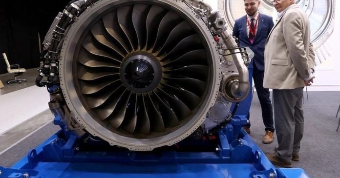 Алиханов: замену иностранных двигателей SJ-100 на российские завершат за 2 года