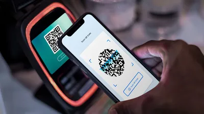 QR-код и терминал, фото - Новости Zakon.kz от 18.06.2026 14:18