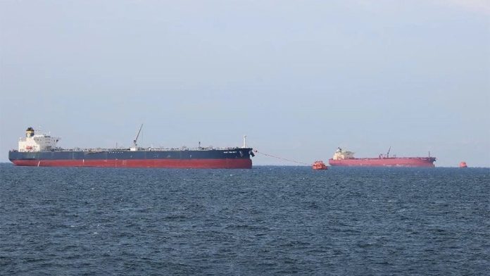 Индия и Китай скупают нефть Ближнего Востока: цены на Dubai и Oman, премии, риски перебоев