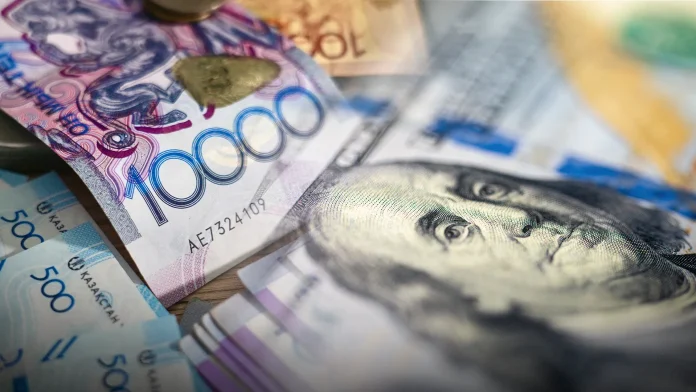 Курс доллара снизился на торгах 20 октября